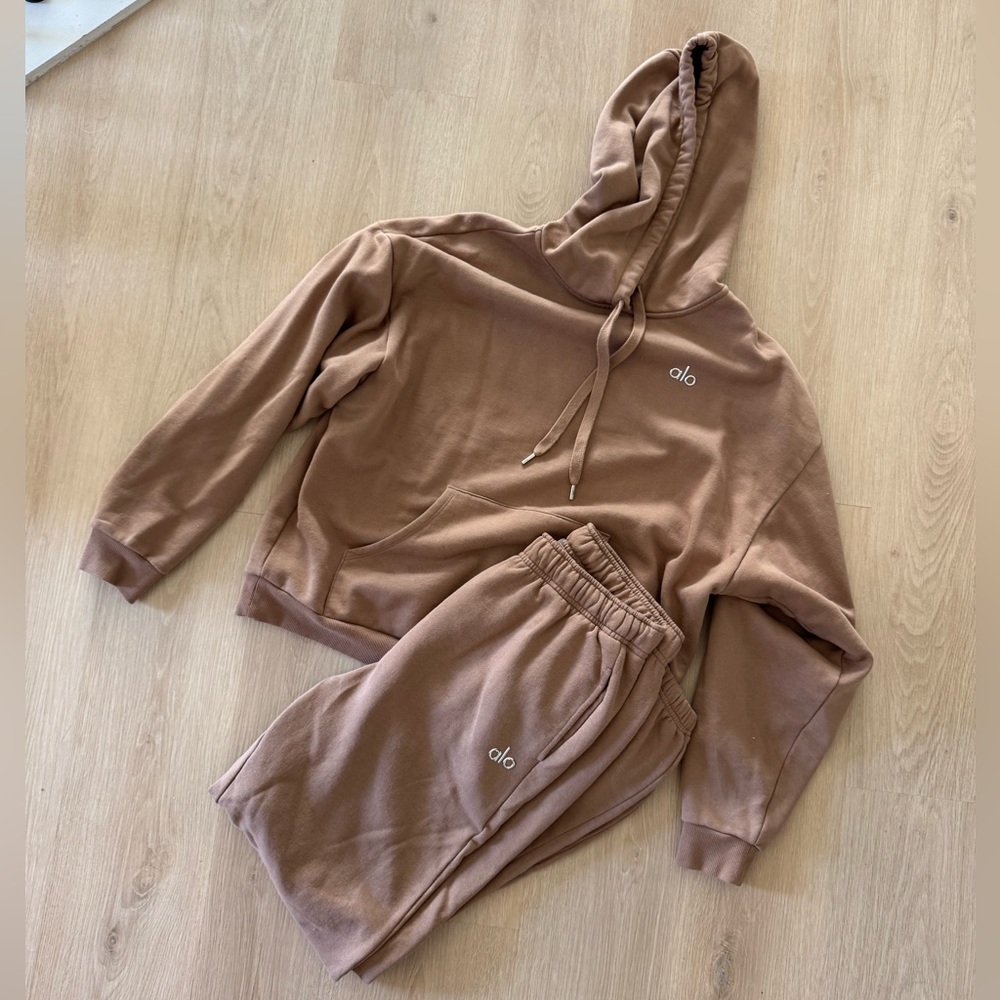 ALO Yoga Accolade Hoodie Sweat Set in Toasted Almond